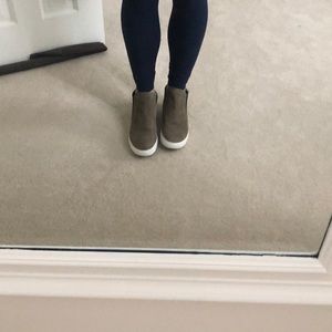 Kenneth Cole slip on sneakers